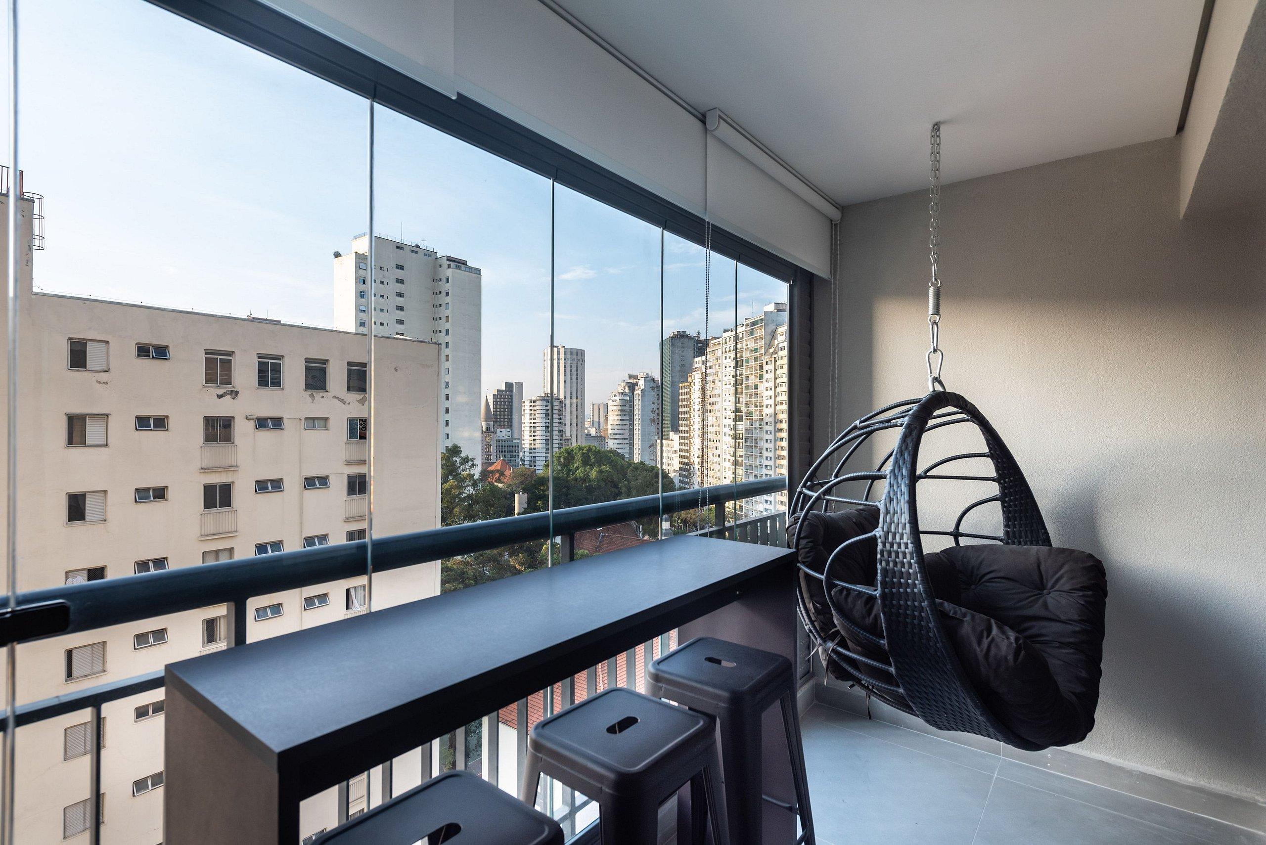 image-housing-carousel