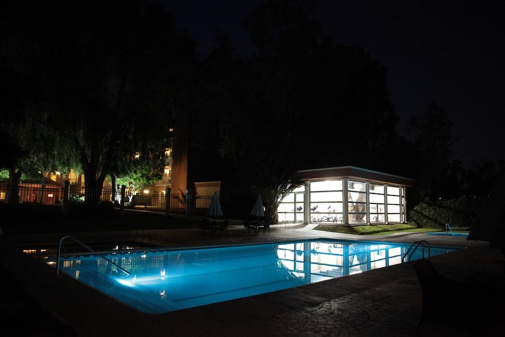 image-housing-carousel
