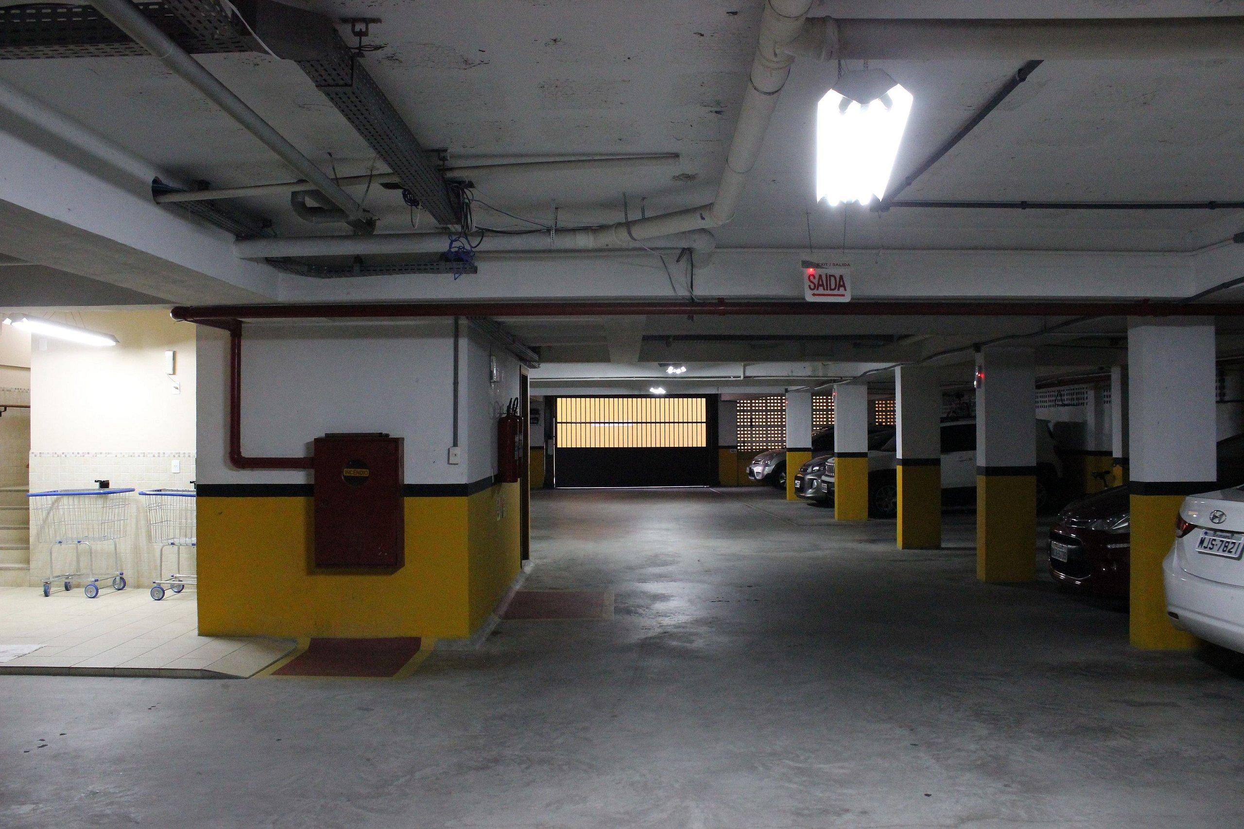 image-housing-carousel
