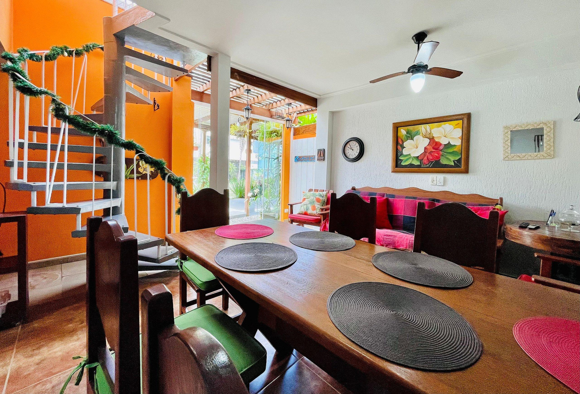image-housing-carousel