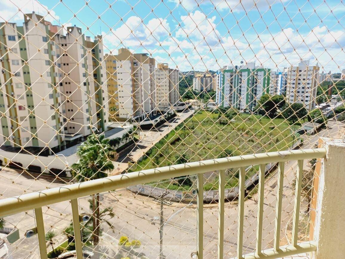 image-housing-carousel