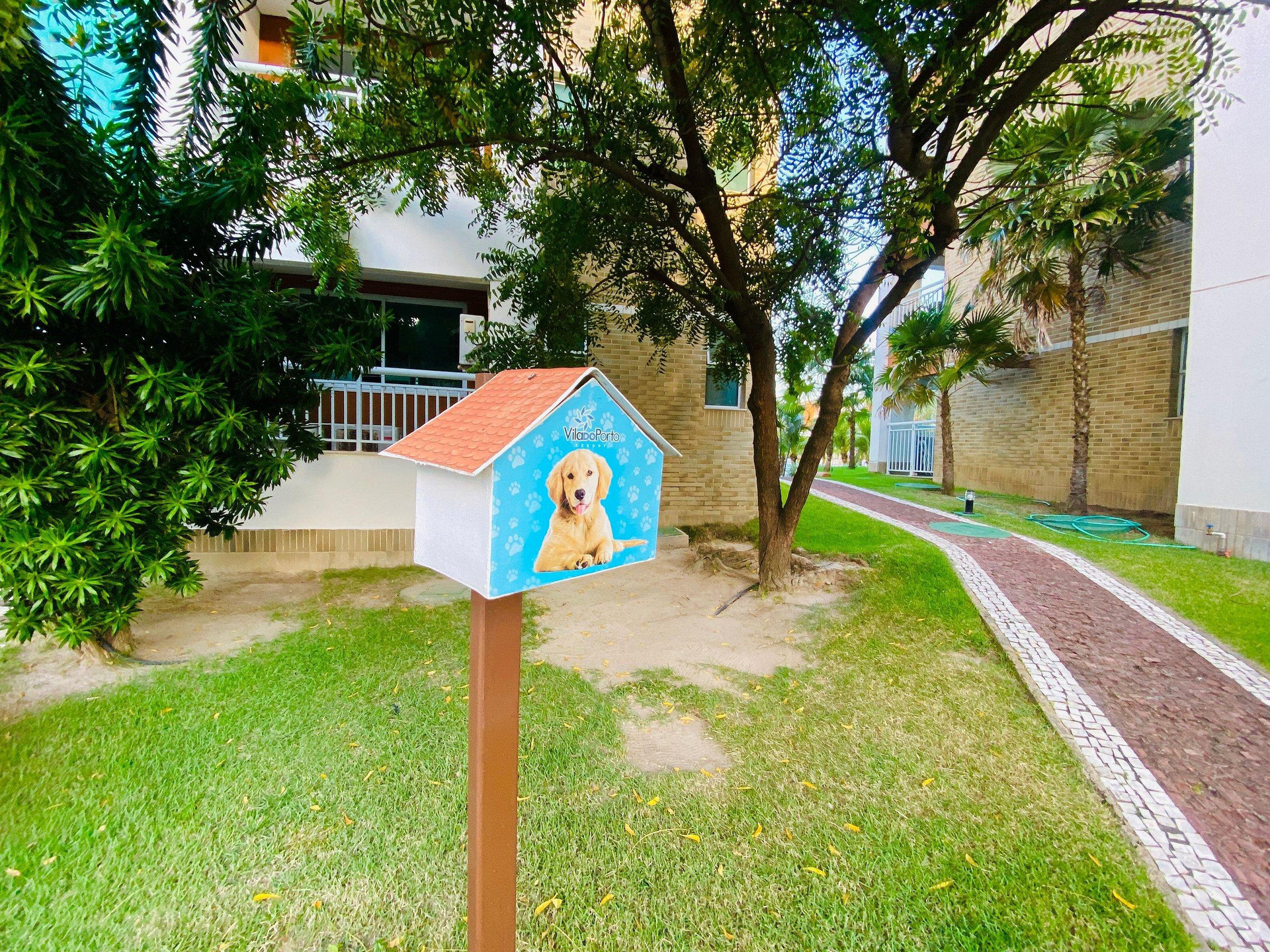 image-housing-carousel