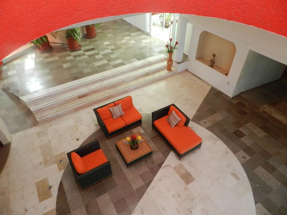 image-housing-carousel