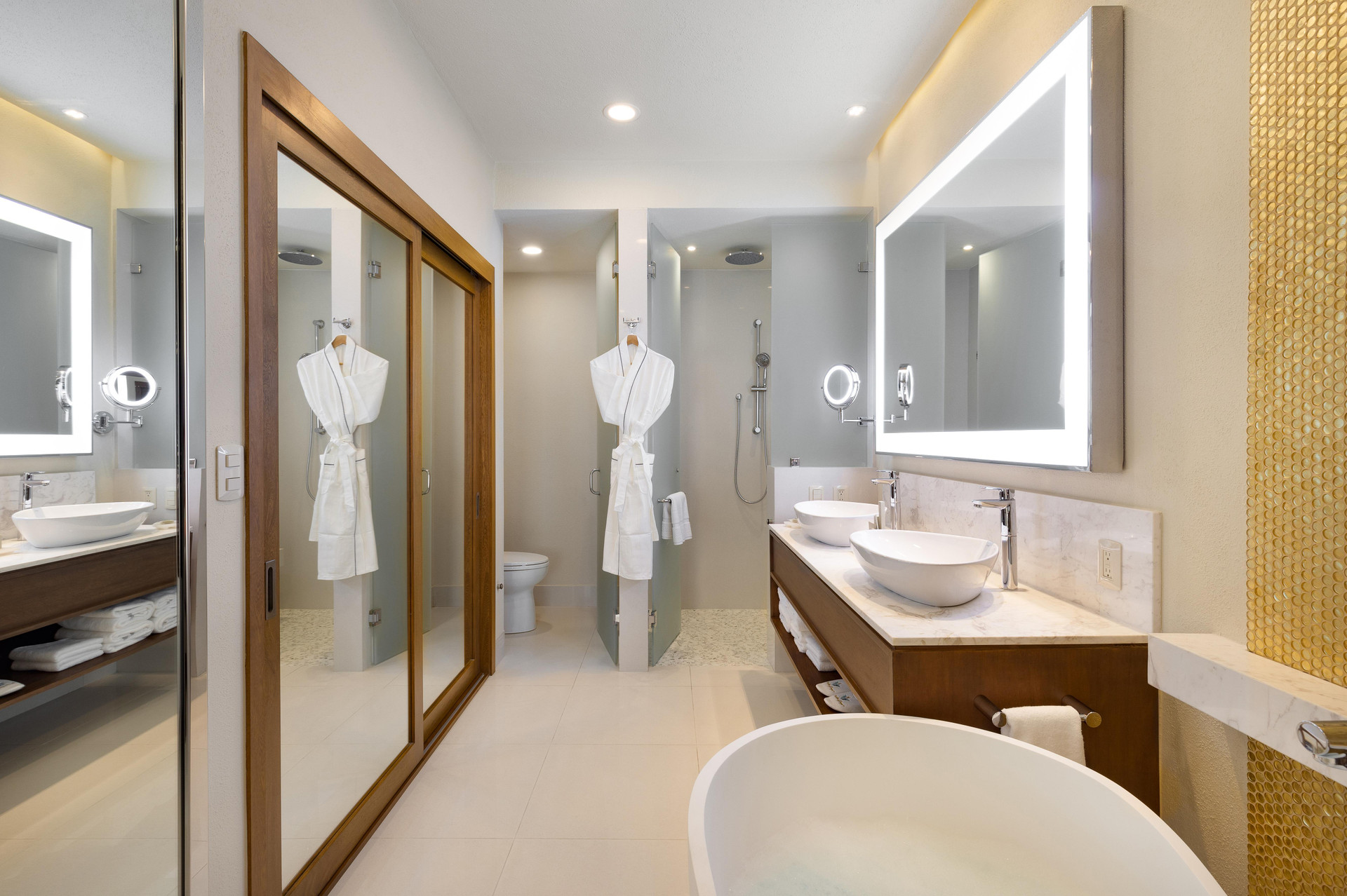 Suite Doble Superior con Vista a la Piscina