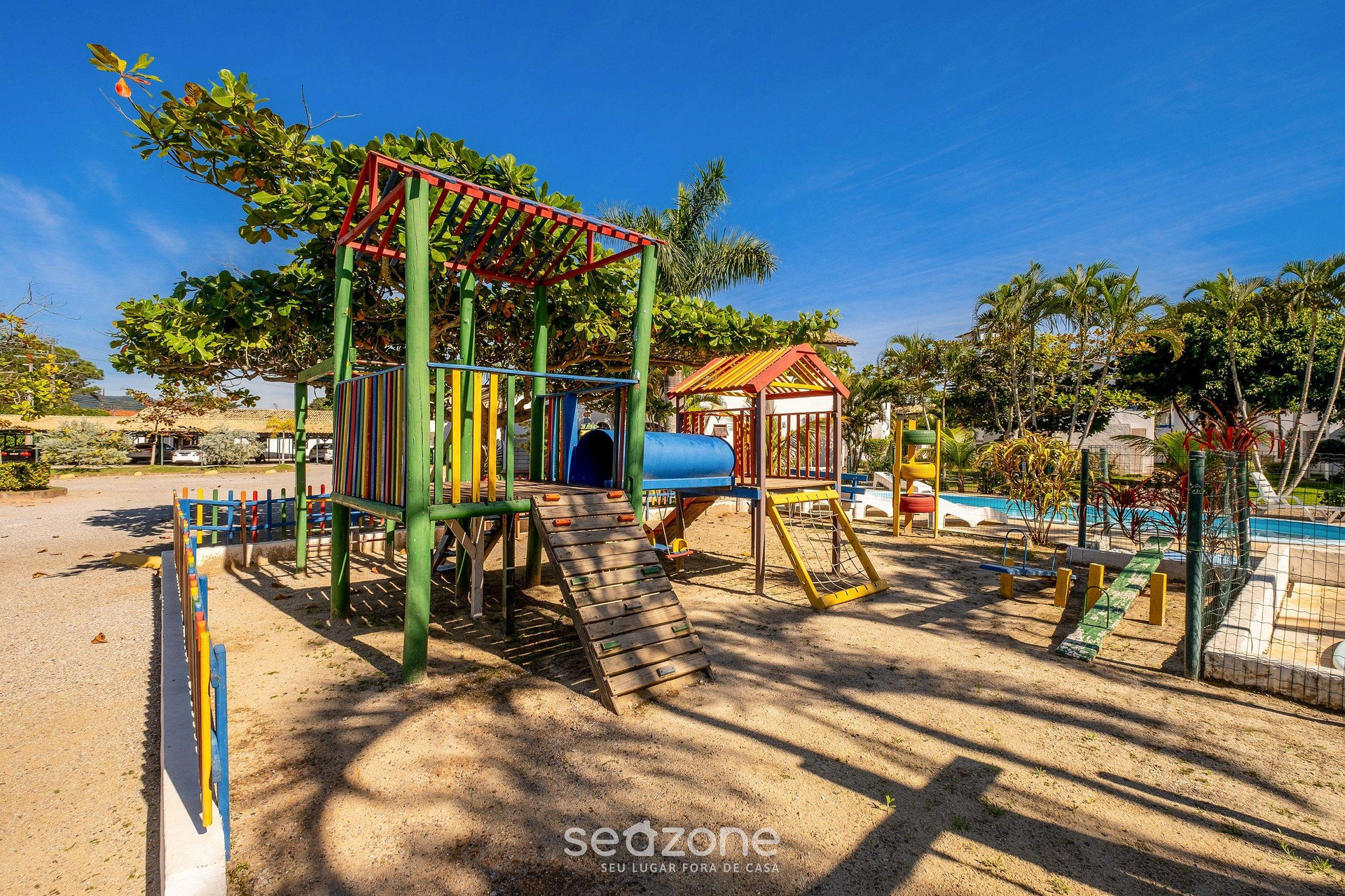 image-housing-carousel