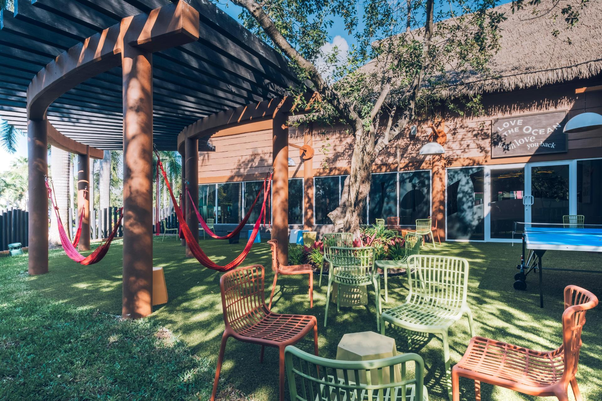 image-housing-carousel