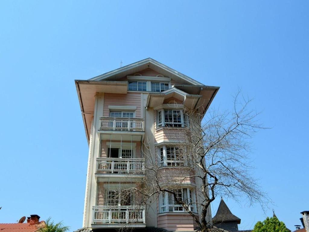 image-housing-carousel