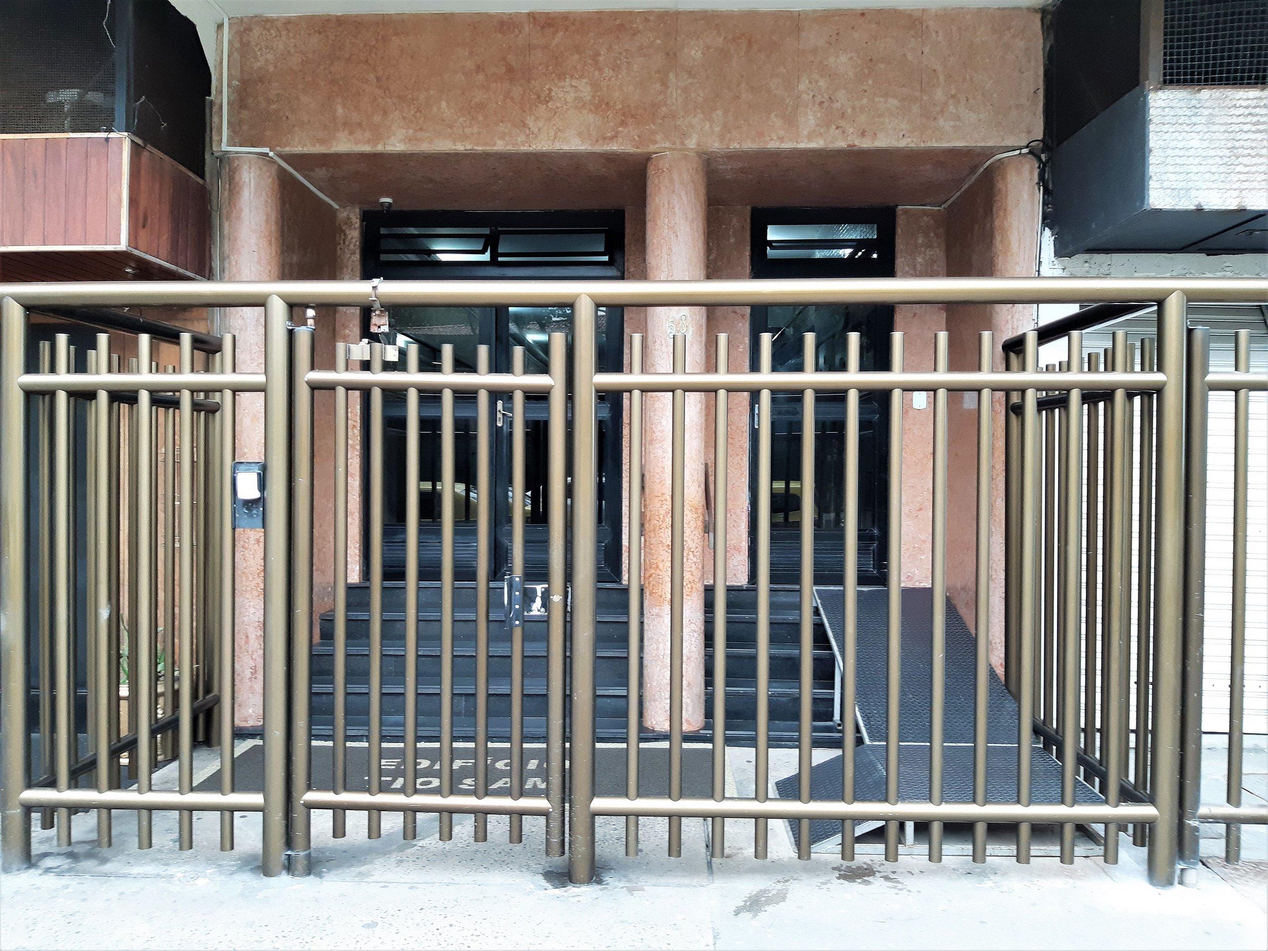 image-housing-carousel