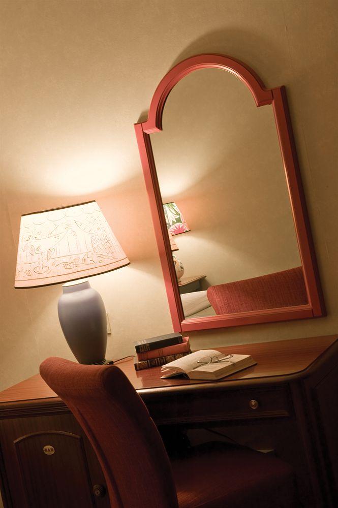 image-housing-carousel