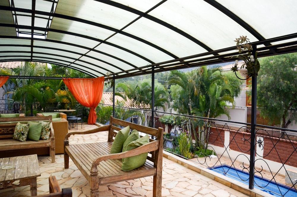 image-housing-carousel
