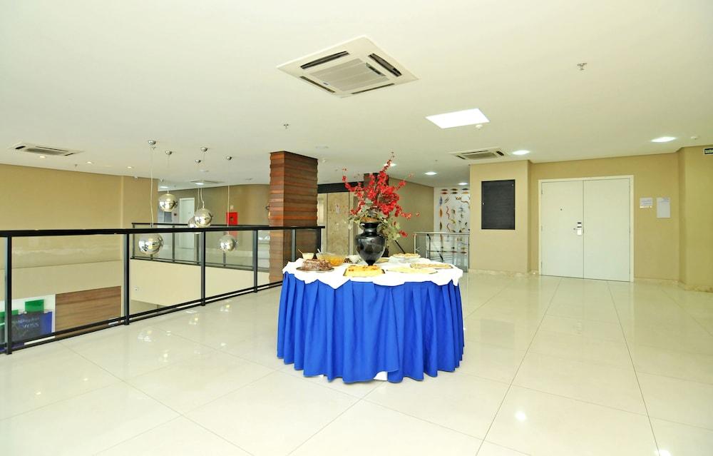 image-housing-carousel