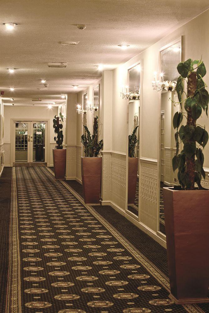 image-housing-carousel