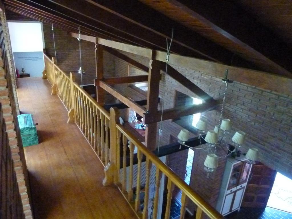 image-housing-carousel