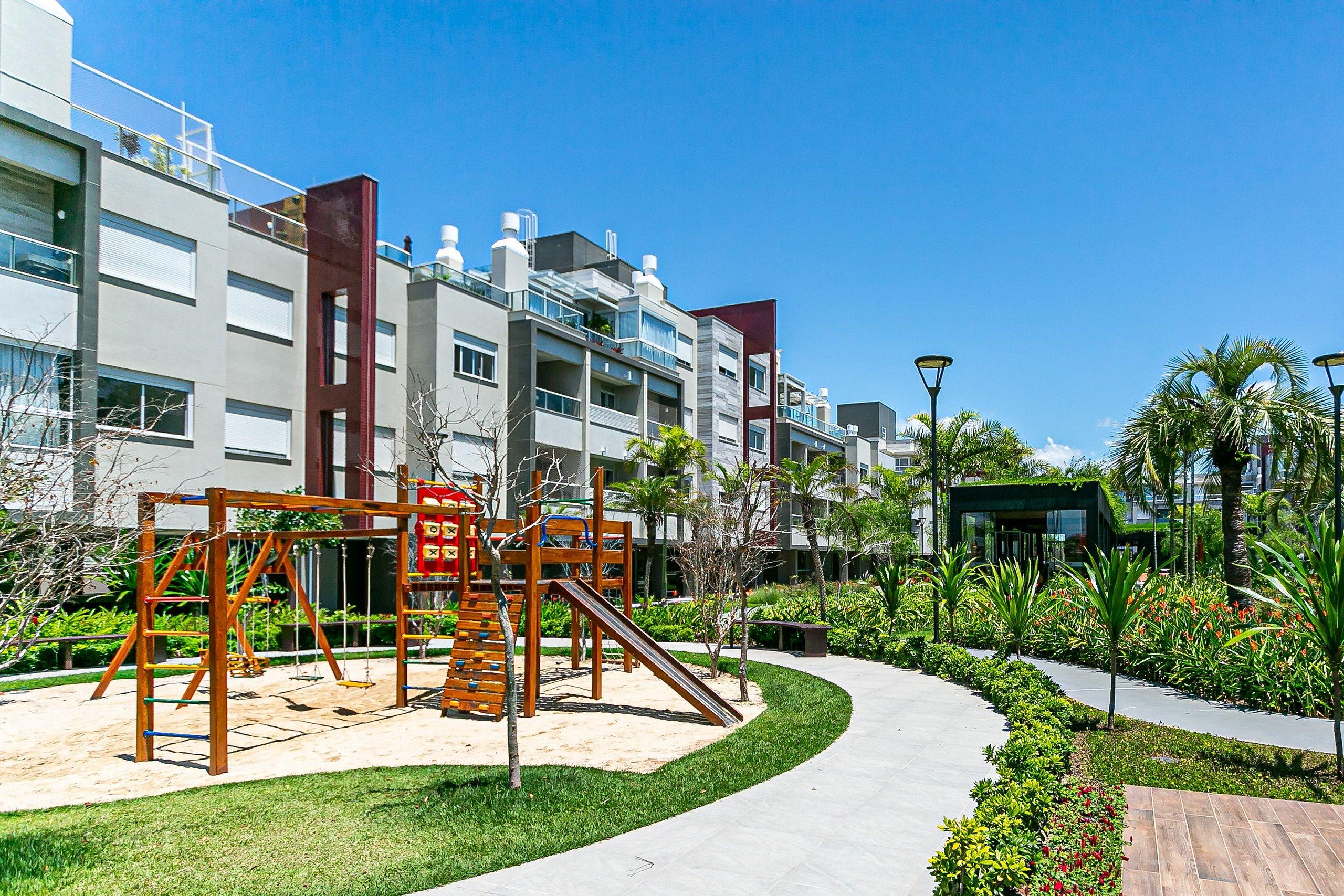 image-housing-carousel