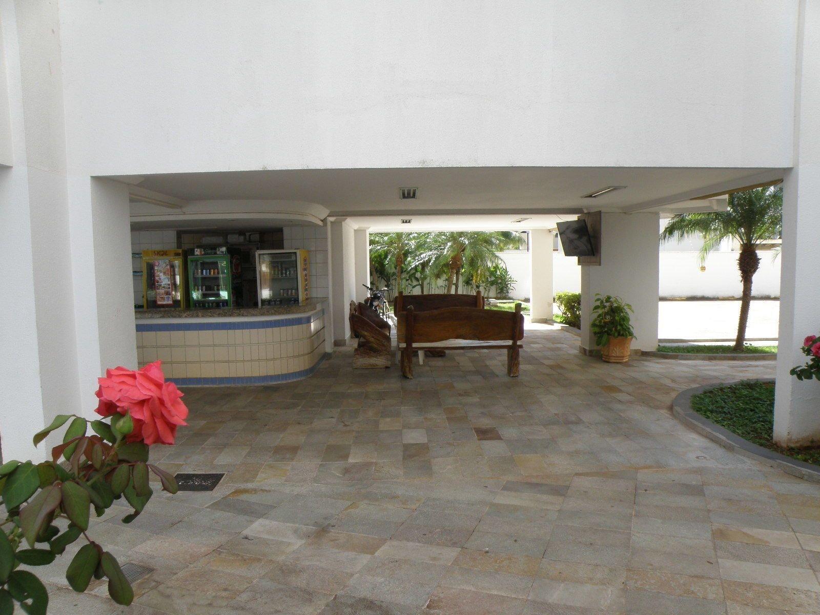 image-housing-carousel