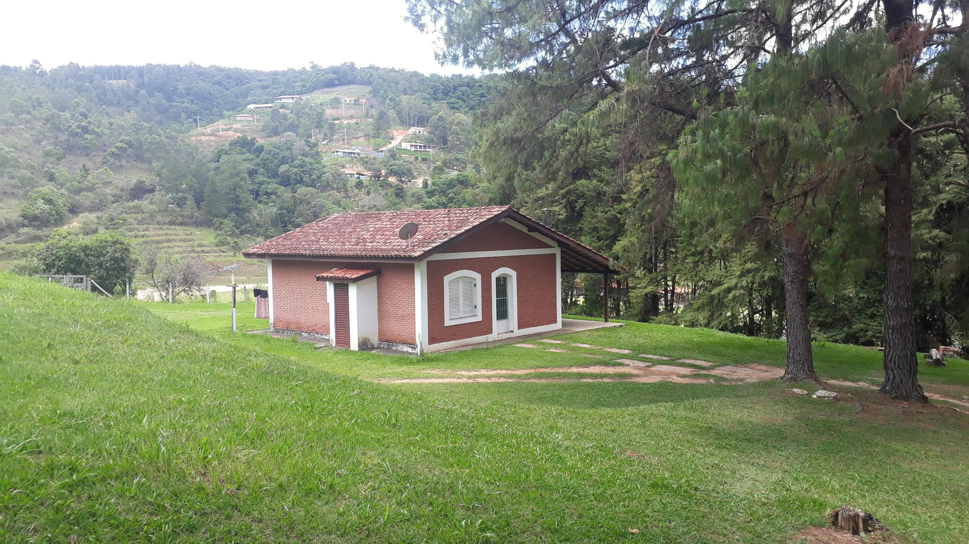 image-housing-carousel