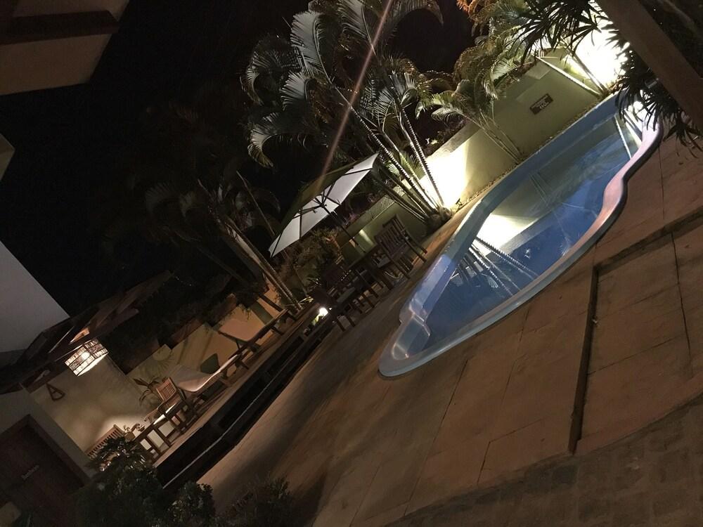 image-housing-carousel