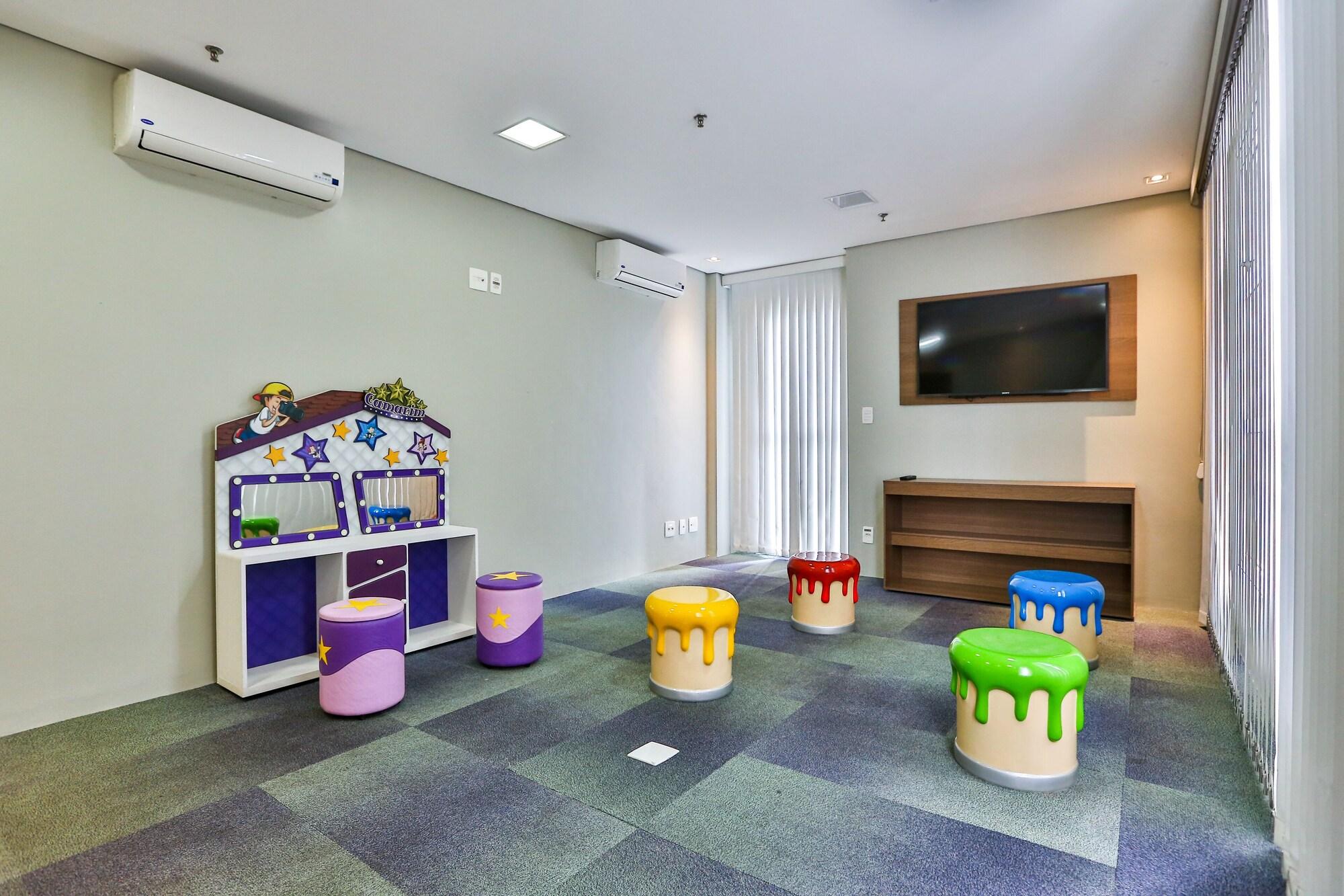 image-housing-carousel