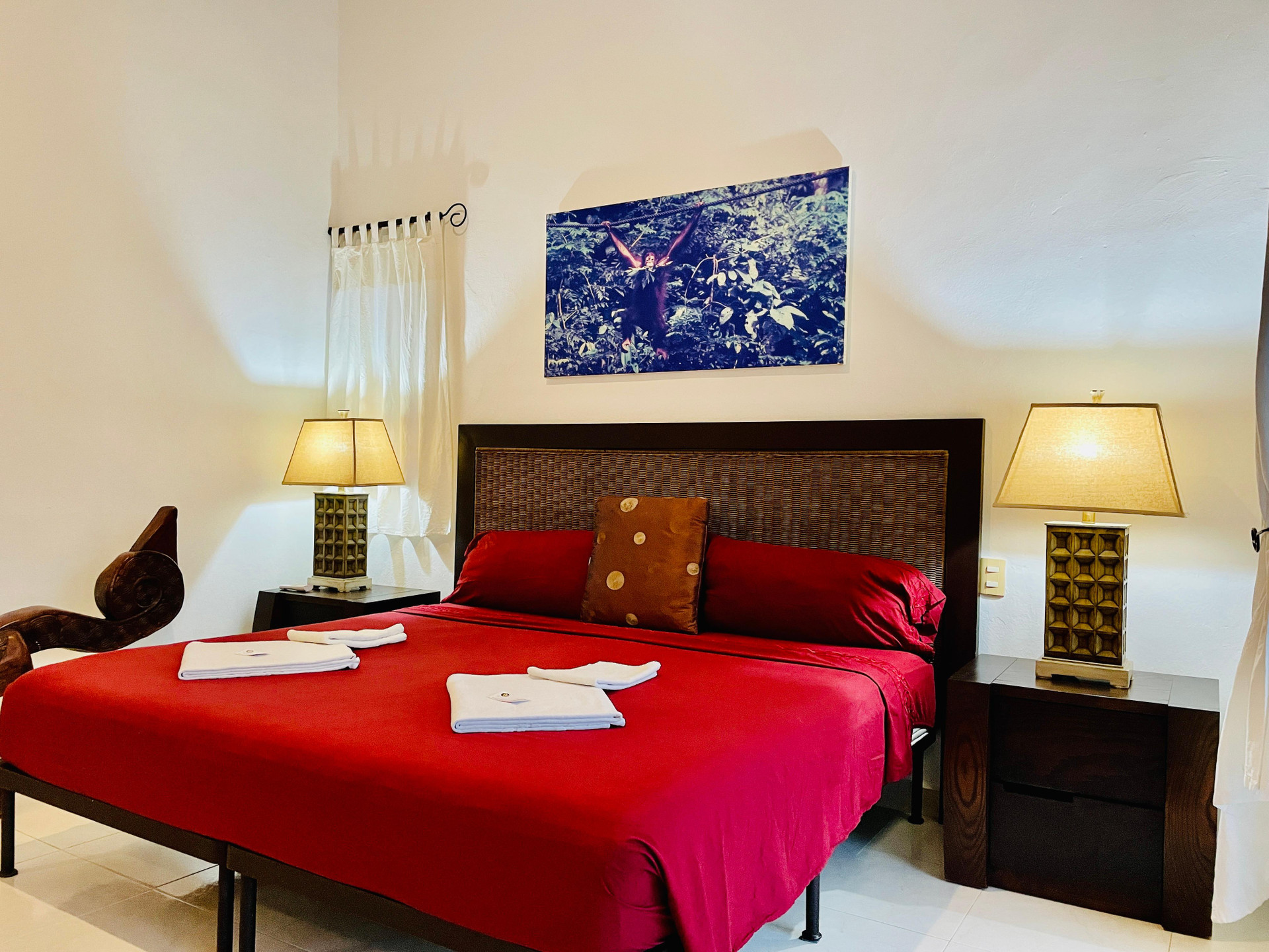 Jacuzzi Economy King Size Bed Room