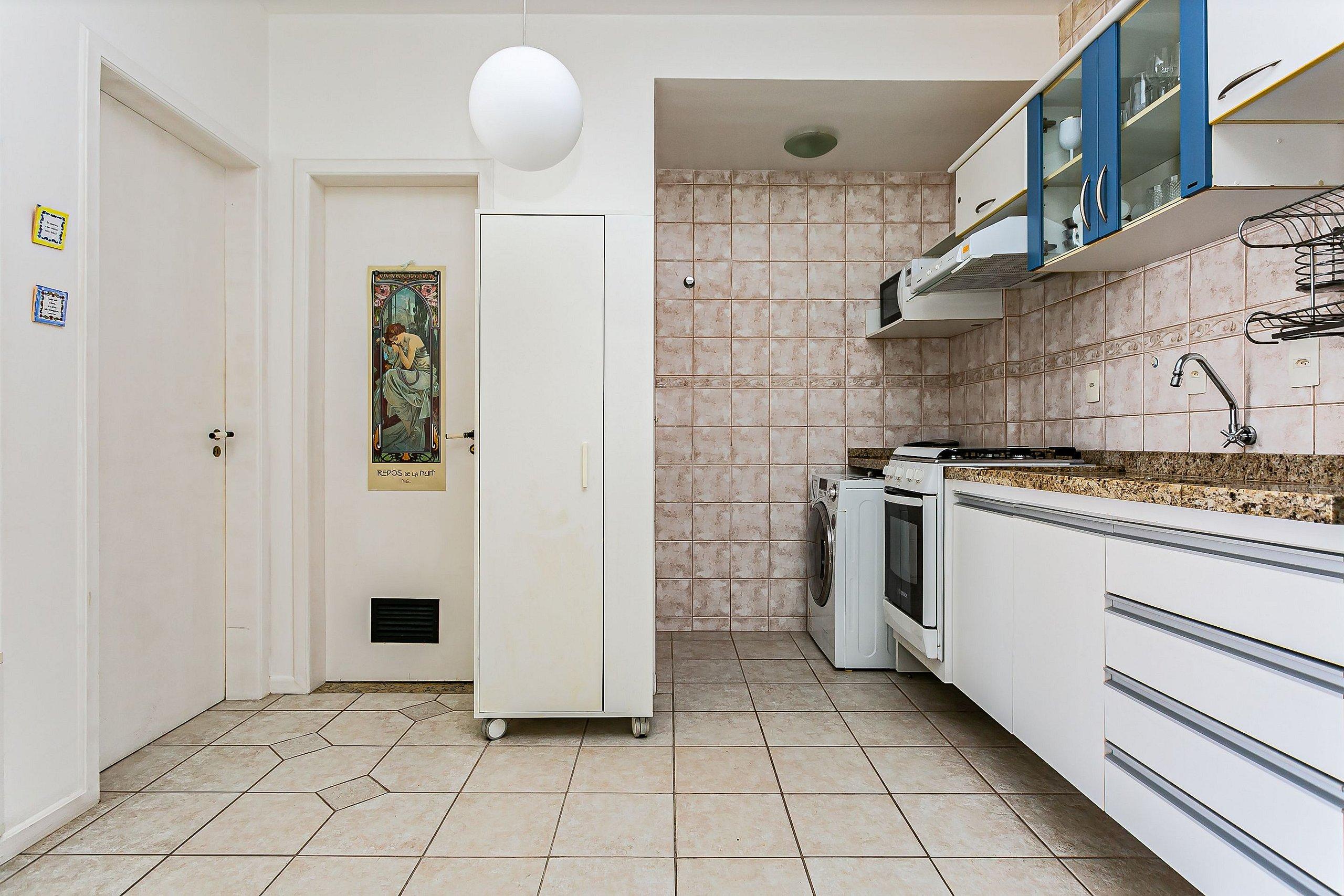 image-housing-carousel