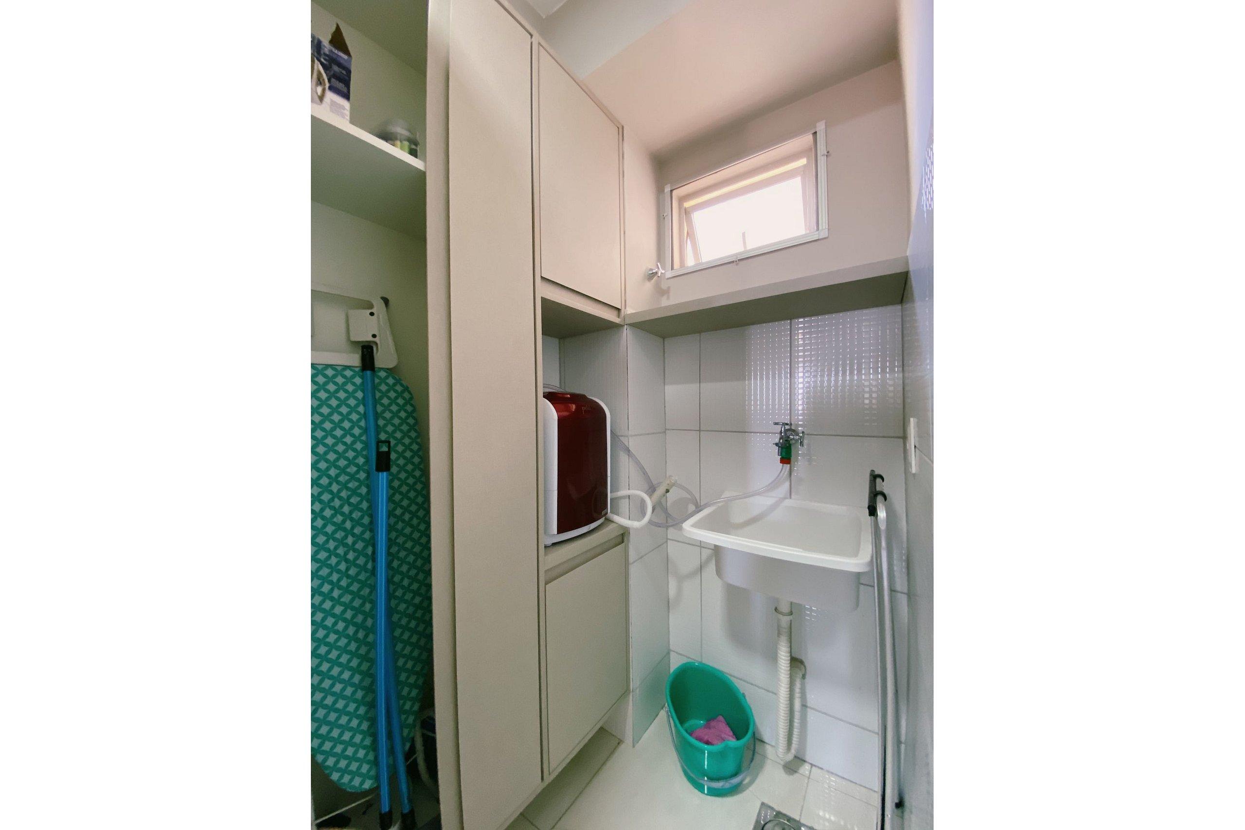 image-housing-carousel