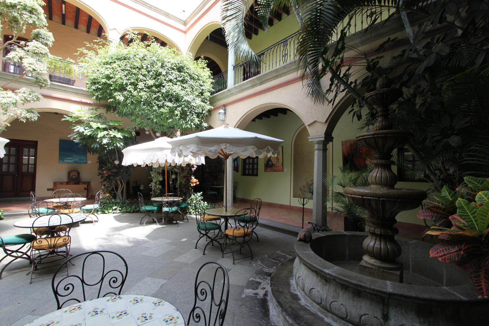 image-housing-carousel