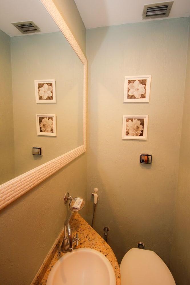 image-housing-carousel