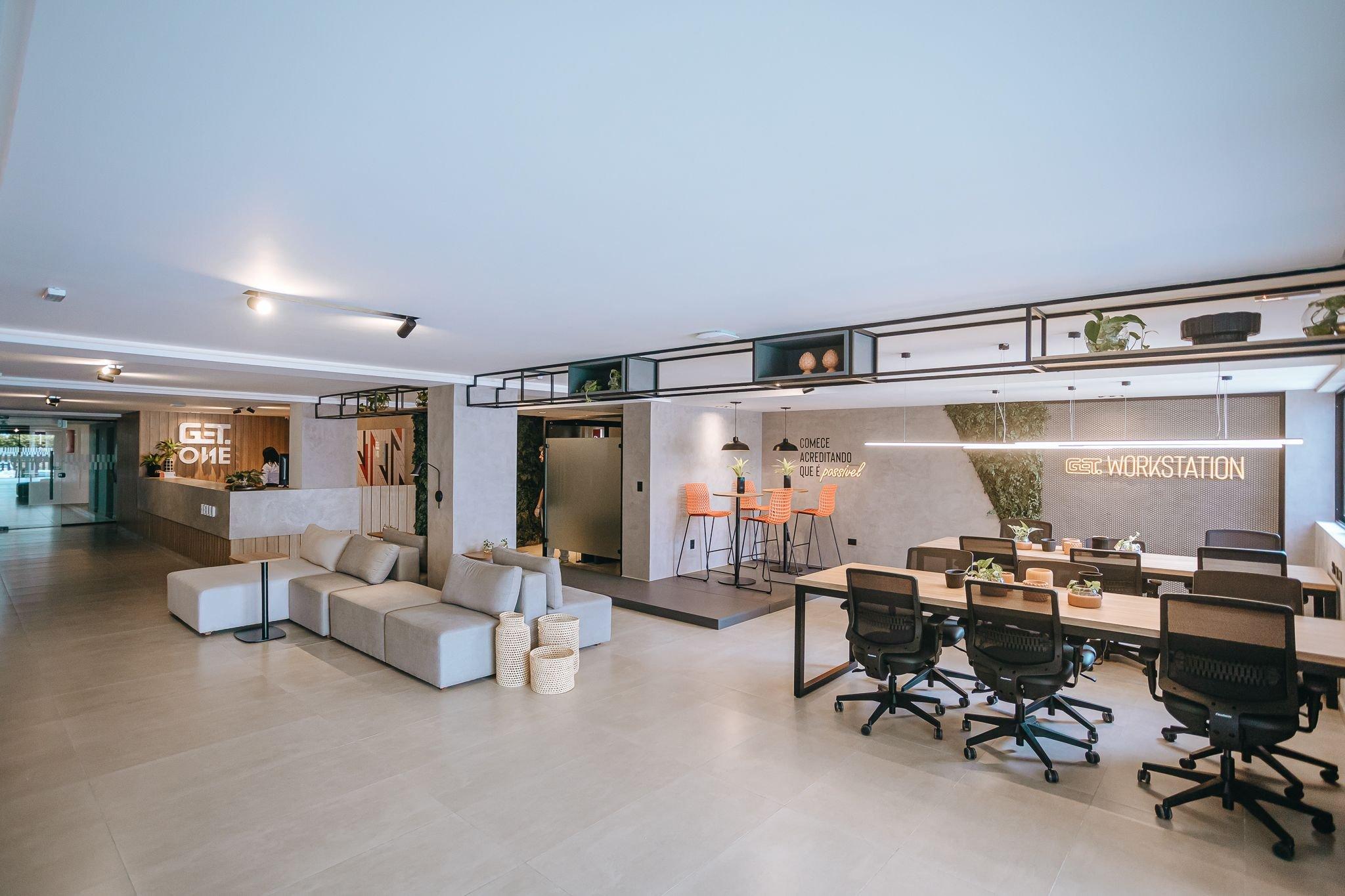 image-housing-carousel