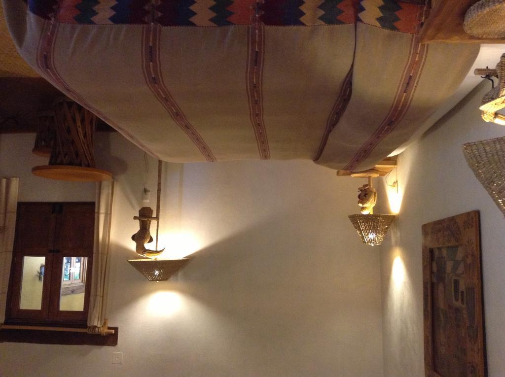 image-housing-carousel