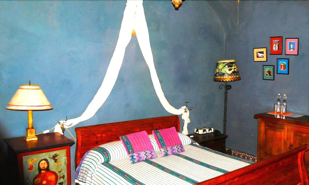 image-housing-carousel