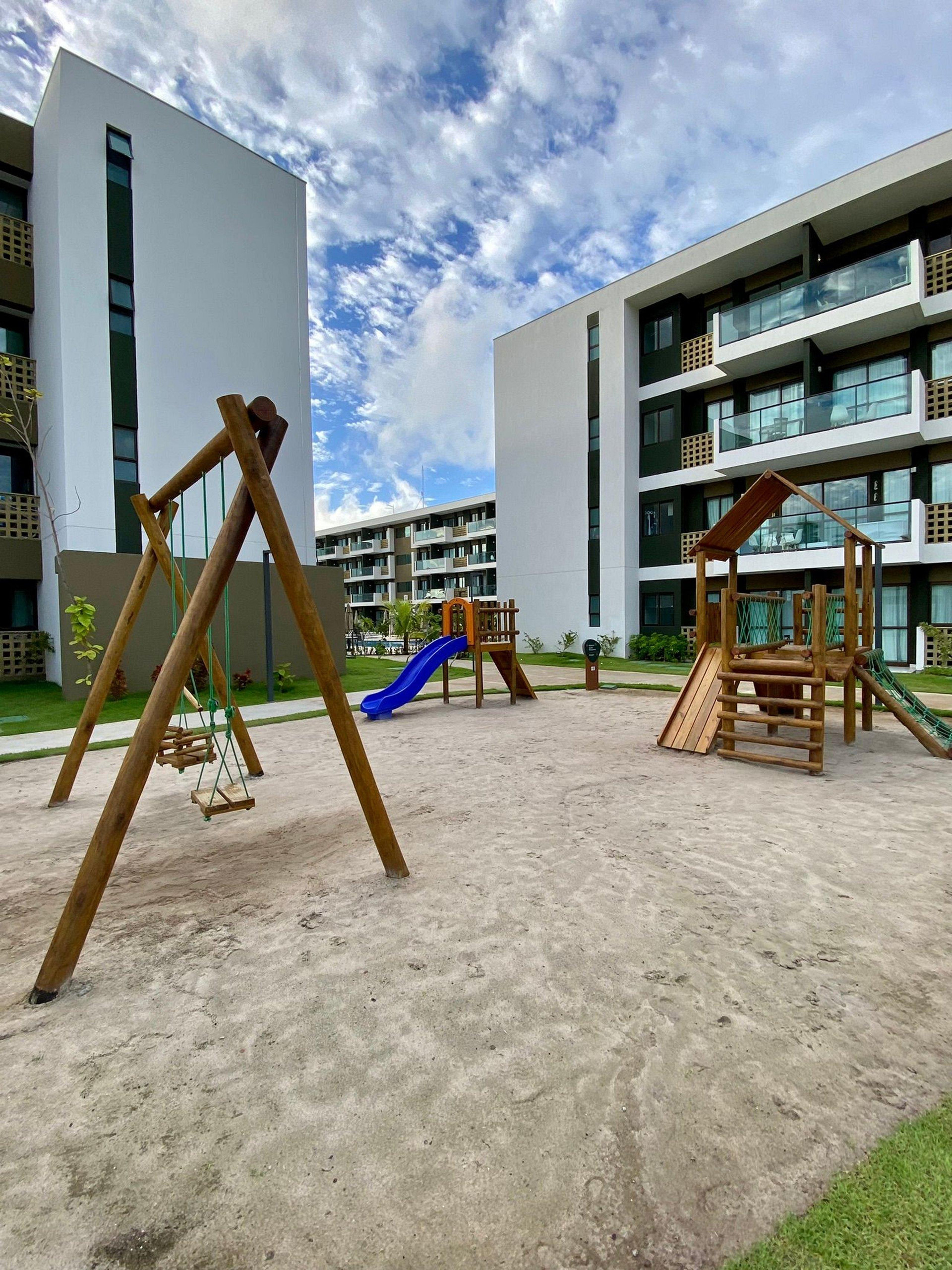 image-housing-carousel