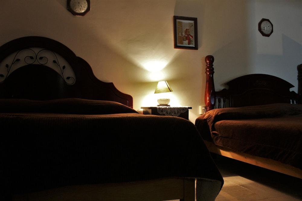 image-housing-carousel