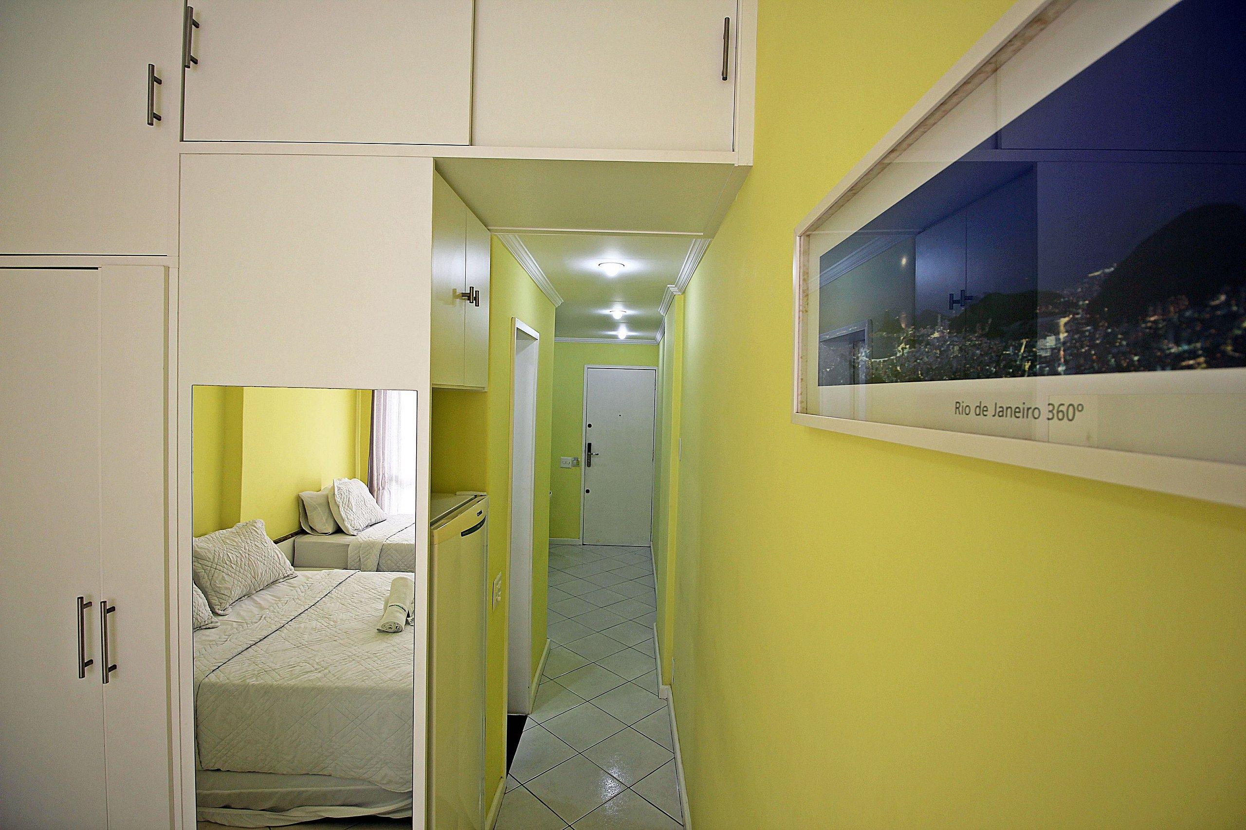 image-housing-carousel