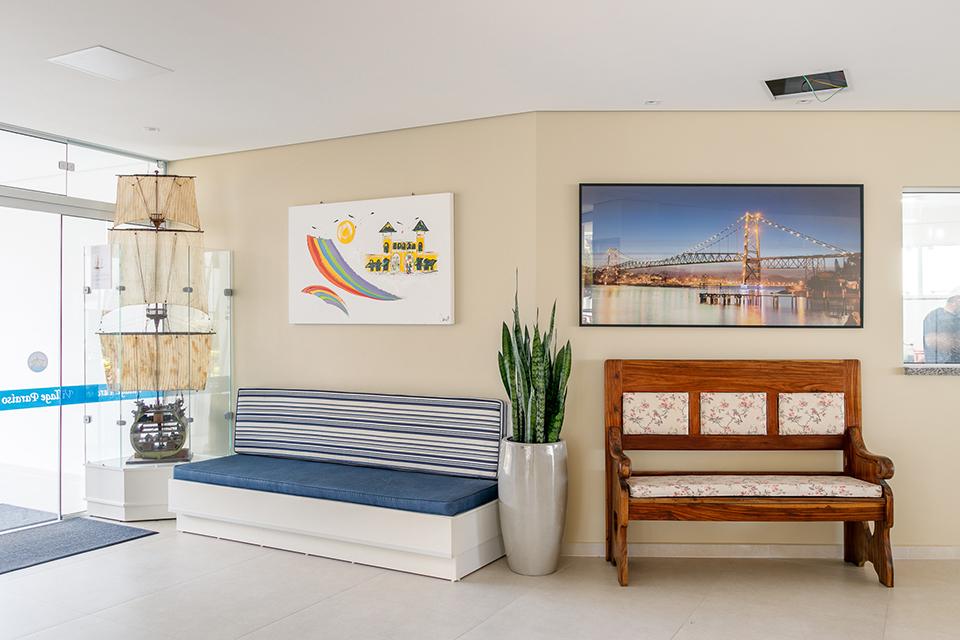 image-housing-carousel
