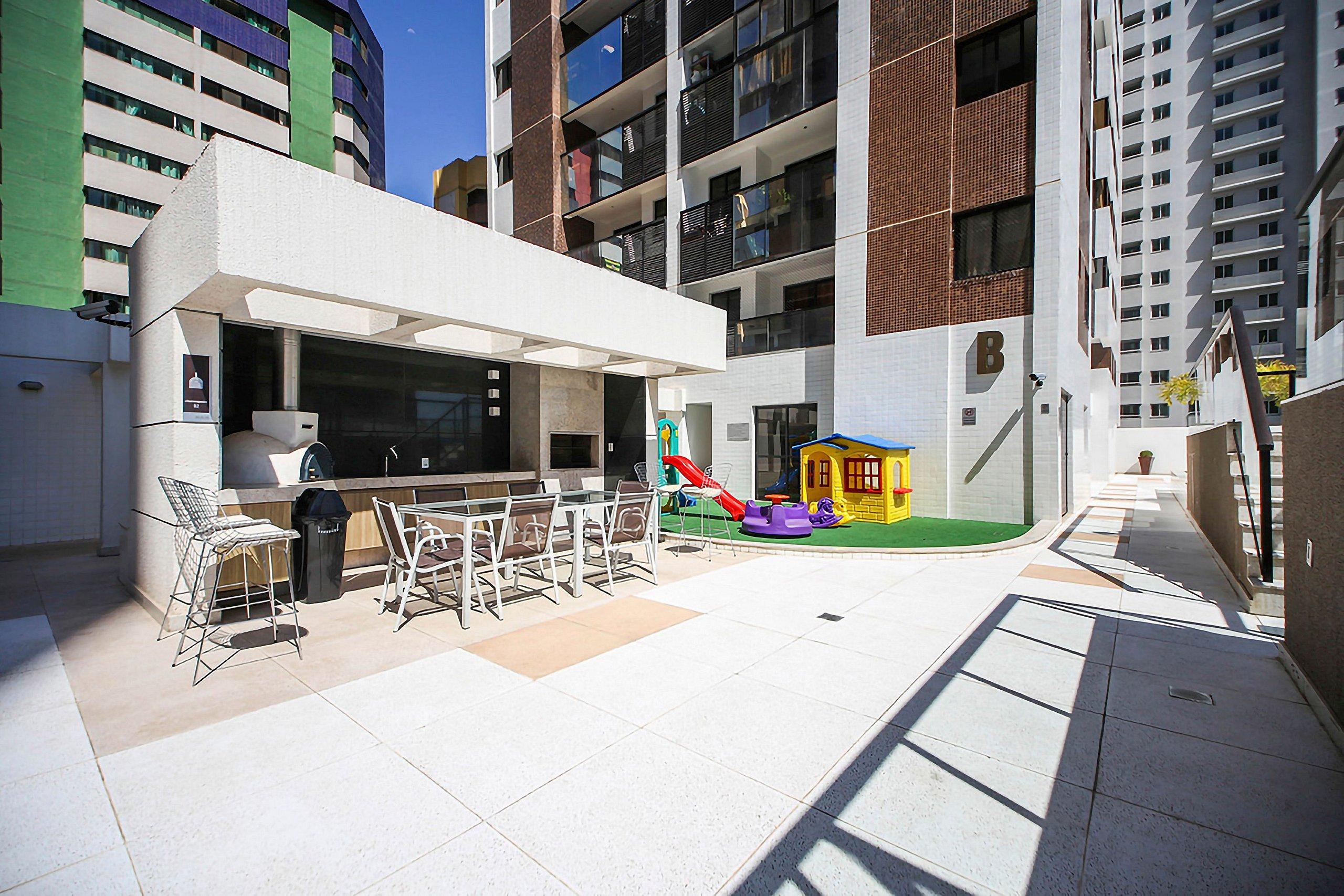 image-housing-carousel