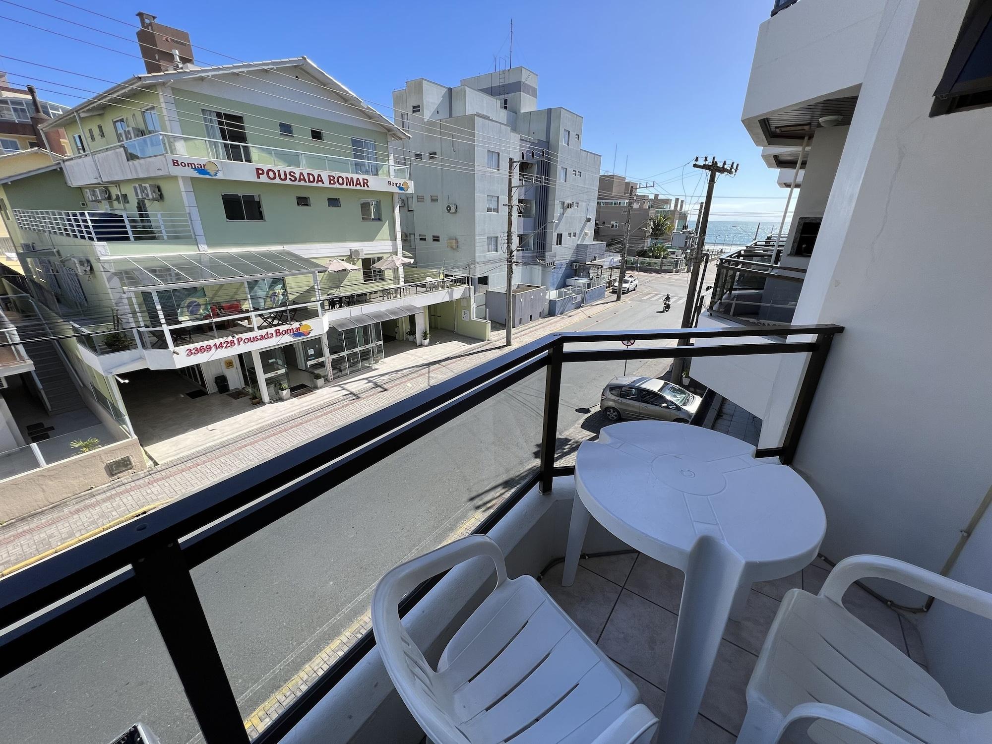 image-housing-carousel