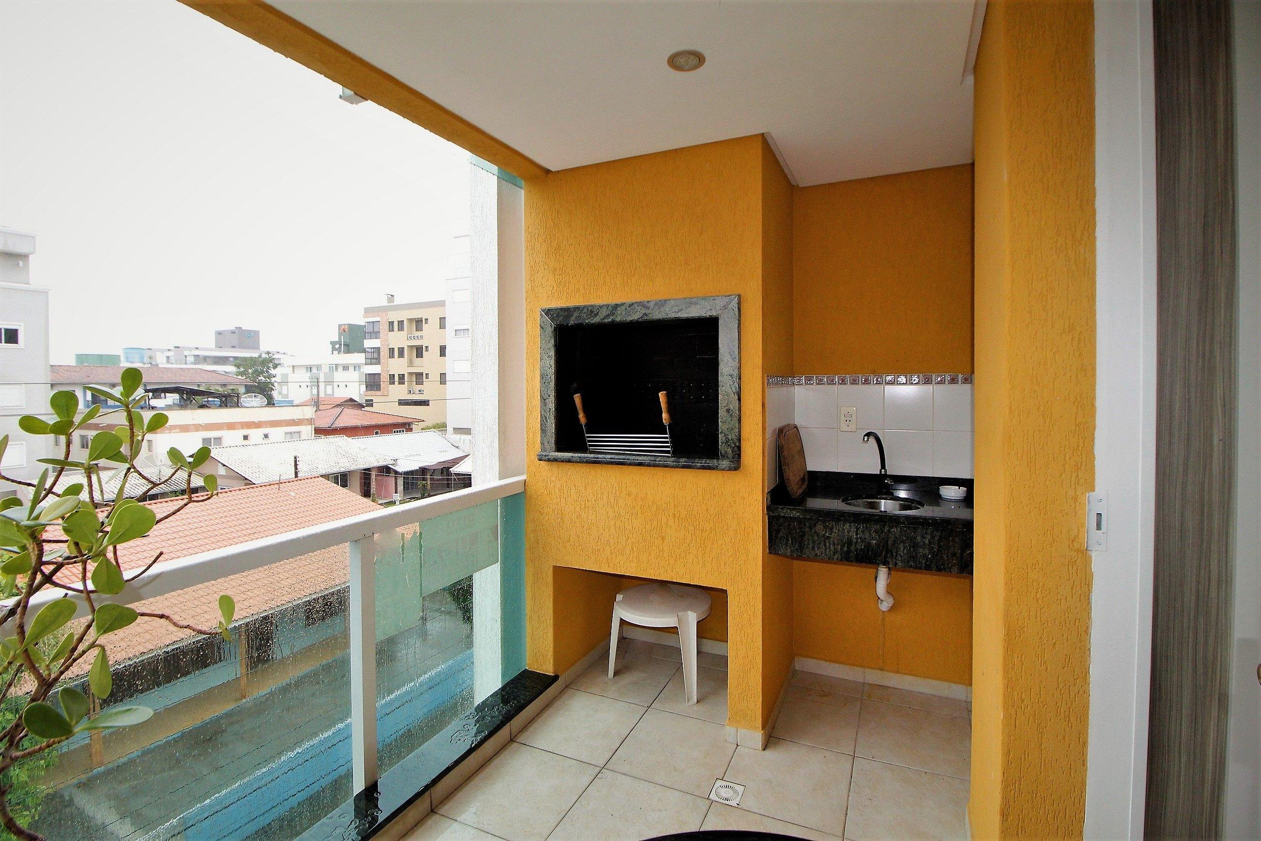 image-housing-carousel