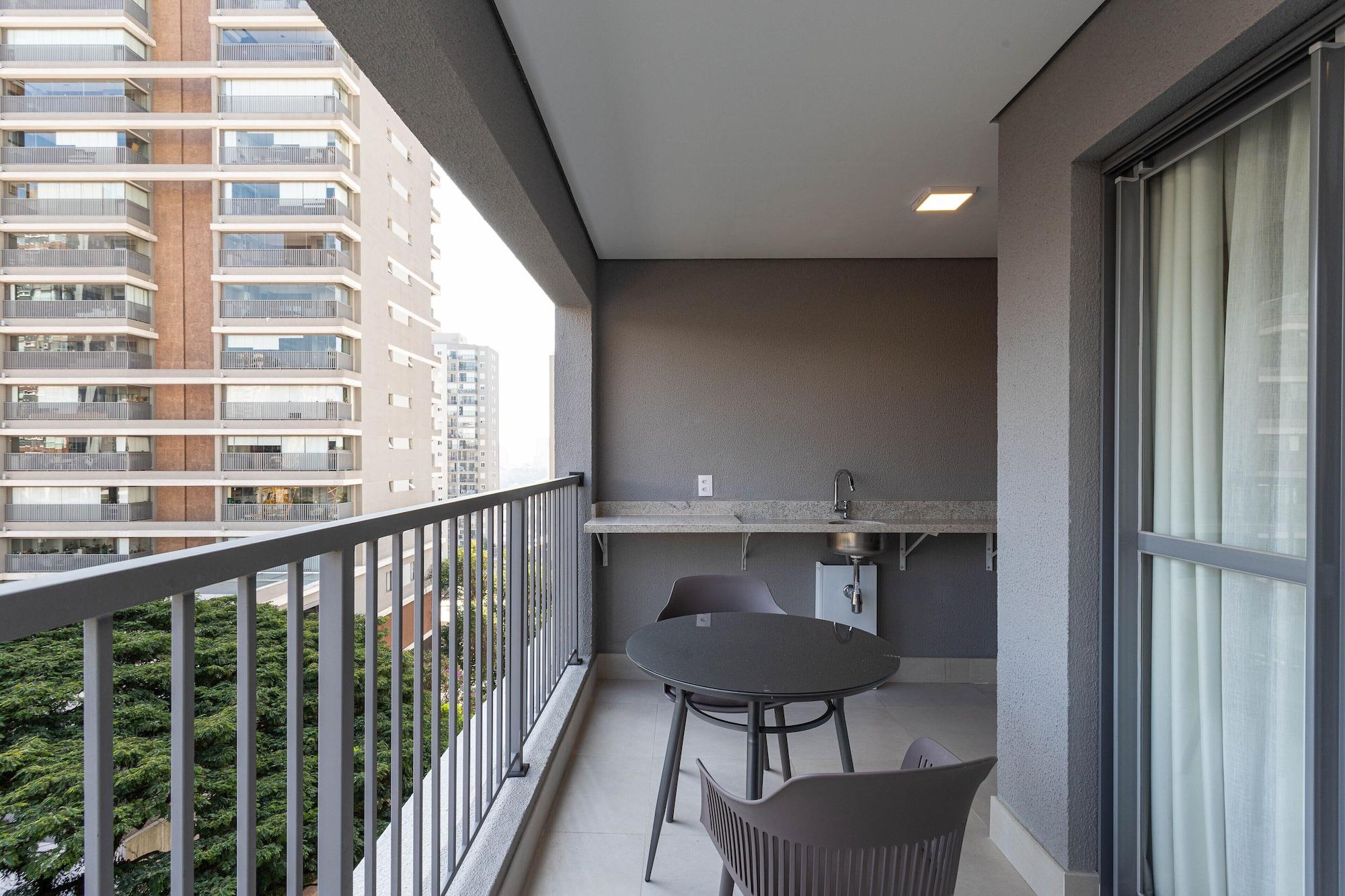 image-housing-carousel