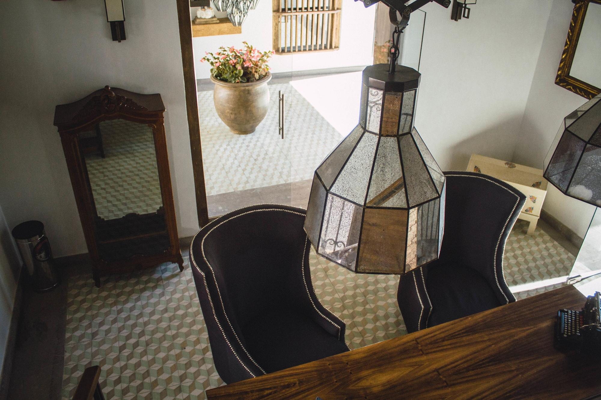 image-housing-carousel