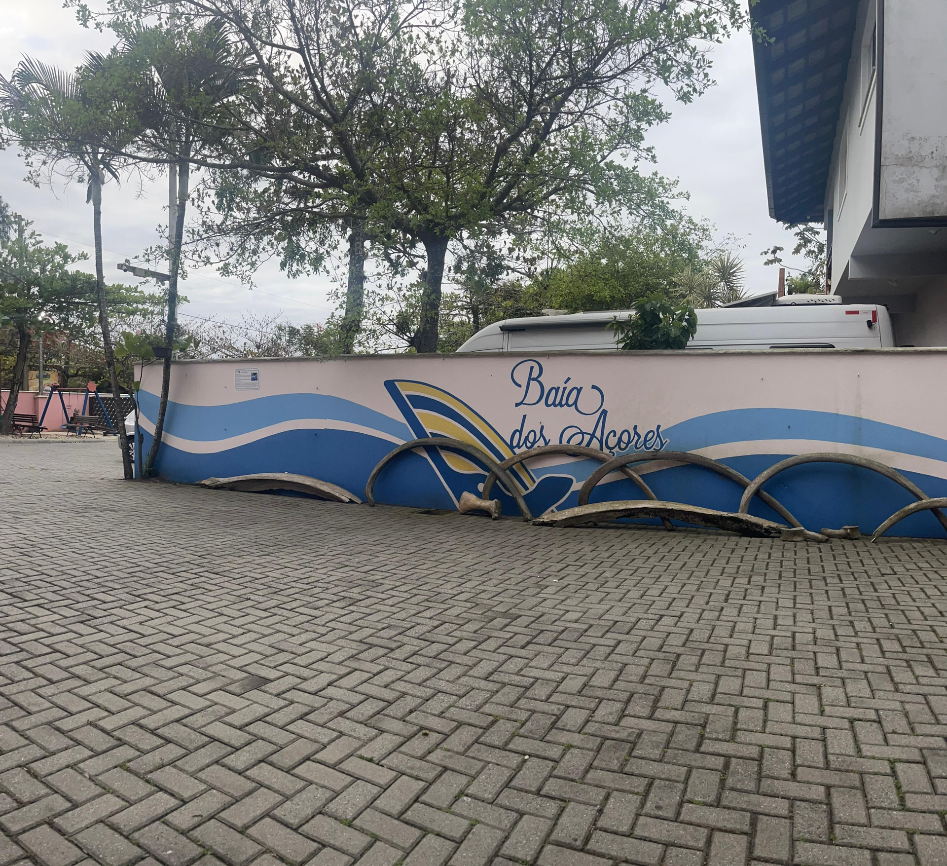 image-housing-carousel