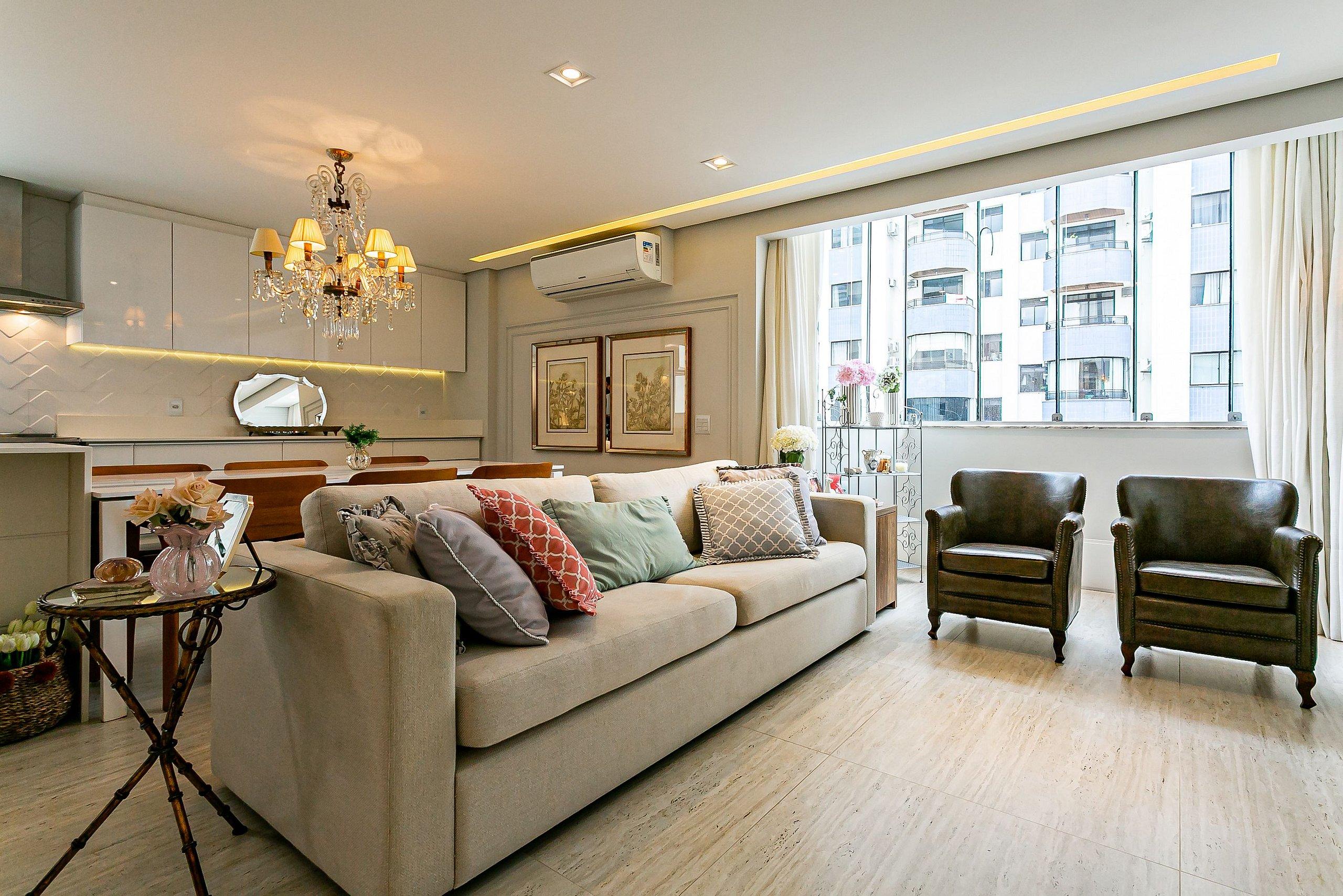 image-housing-carousel