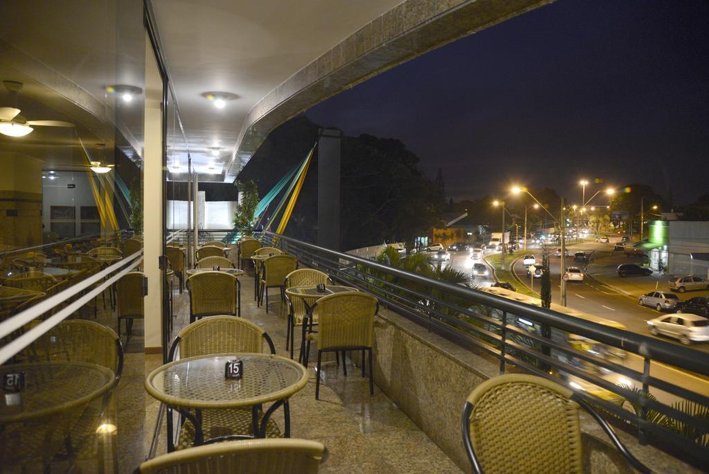 image-housing-carousel