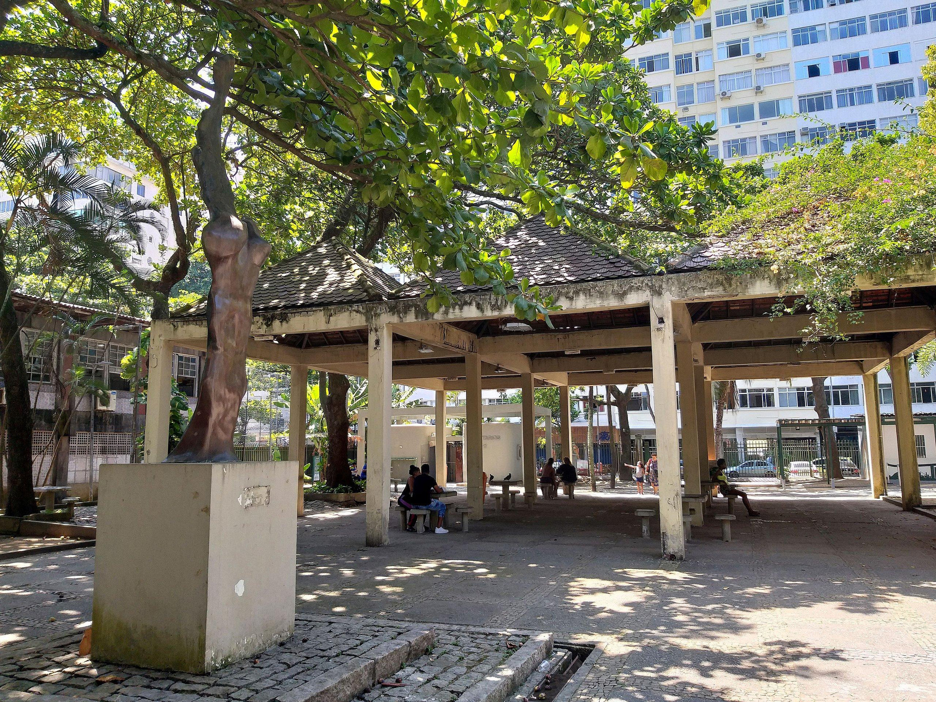 image-housing-carousel