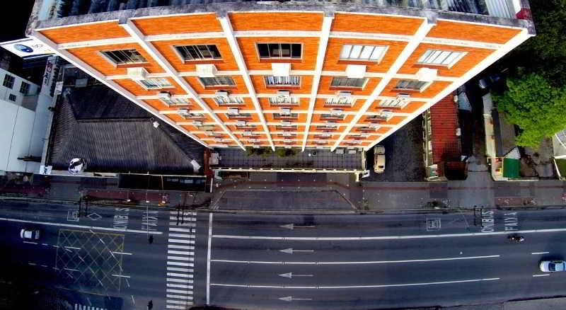 image-housing-carousel