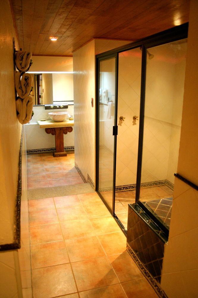 image-housing-carousel