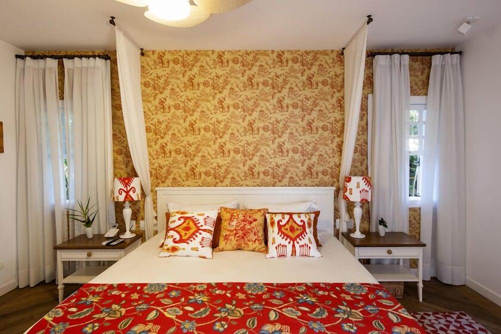 image-housing-carousel