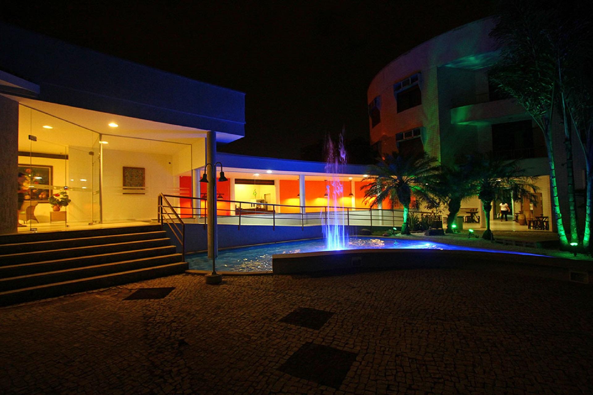 image-housing-carousel