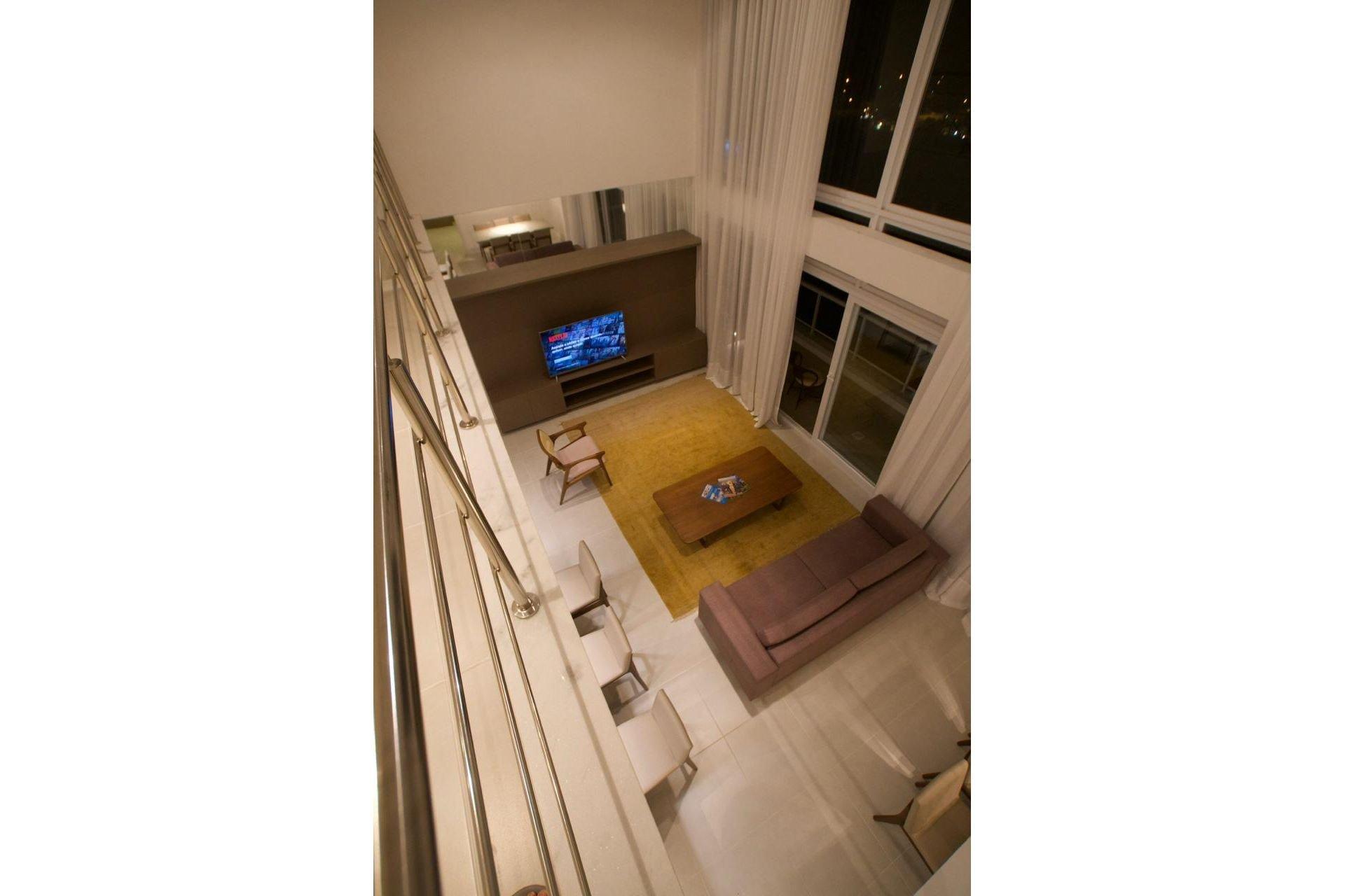 image-housing-carousel