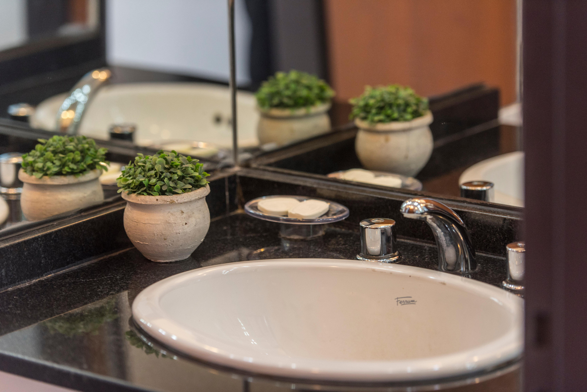 image-housing-carousel