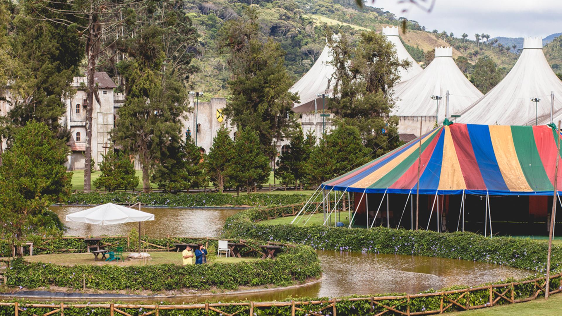 image-housing-carousel